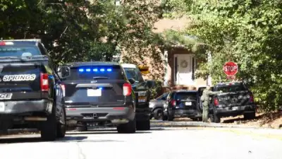 Suspect in custody after standoff in Sandy Springs